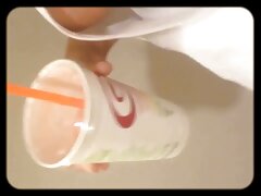 Madura mandona hace que una videos pornos caseros x chica obediente lame el coño de un esclavo atado