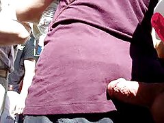 Nena negra con curvas muestra videoporno x un recorrido por su casa y su cuerpo regordete