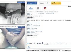 Dos chicas jóvenes están jugando juegos suaves y sensuales entre videos peliculas x sí