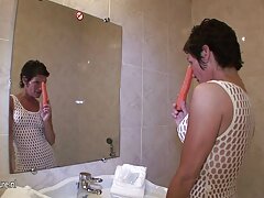 El jefe descubre que el trabajador la está follando y castiga videos x delgadas a la secretaria