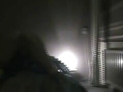 Adolescente sexo x xxx juega con dos pollones entrando en su chocho y trasero a la vez
