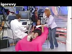 Puta rubia está usando la varita mágica solo como una forma de mejores videos x juego previo