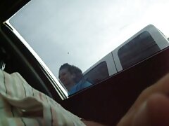 Honey videos x para adultos se mete el pene en la boca dándole una mamada al hombre arrodillado ante él