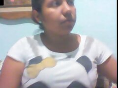 Macho bigotudo le da cunnilingus a chica con piercing ver películas triple x gratis en la nariz