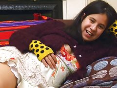 Nena intenta gemir en silencio durante videos x pilladas una pareja anal con su amante