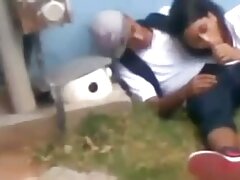 Hombre con armadura brillante anhela coños y taladra dos a la videos xmaduras vez