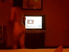 Puta asiática con tapones para estirar las orejas follada en una tumbona videos x castellano