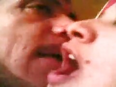 Chica de pelo video pornox corto tiene un increíble culo redondo