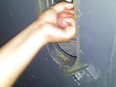 Sexpot de pelo rizado sexo 100 x 100 gratis sopla la polla del conductor a cambio de un préstamo