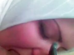 Dos lesbianas de videos x mamadas pelo oscuro se divierten en casa