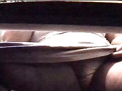Piloto cachondo está acariciando a una rubia increíblemente caliente en la cabina orgias x